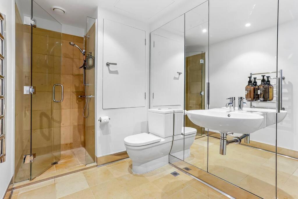 Elegant & Sunny Living With Stunning Marina Views Apartment Auckland Exterior photo