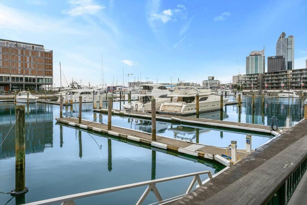 Elegant & Sunny Living With Stunning Marina Views Apartment Auckland Exterior photo